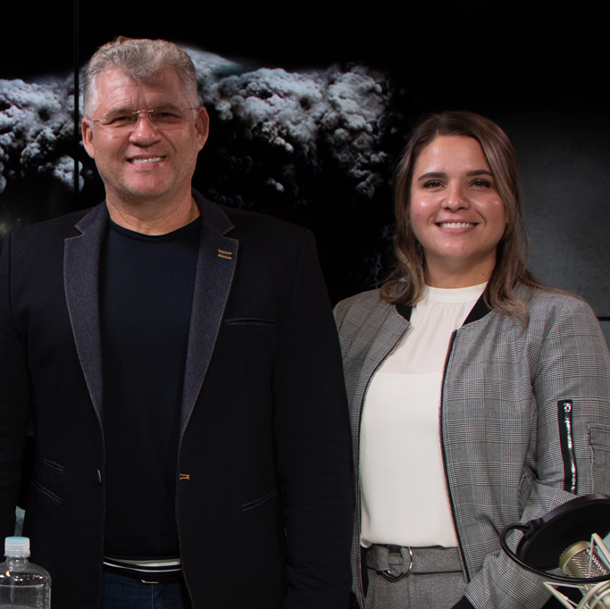 Dr.-Robert-Lyons-Aniko-Brown Dr. Robert Lyons & Aniko Brown